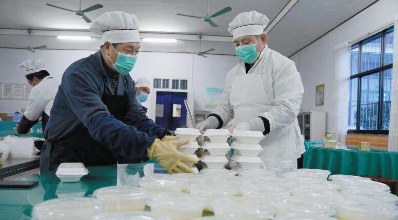 让39名留观者在党校感受家的温暖