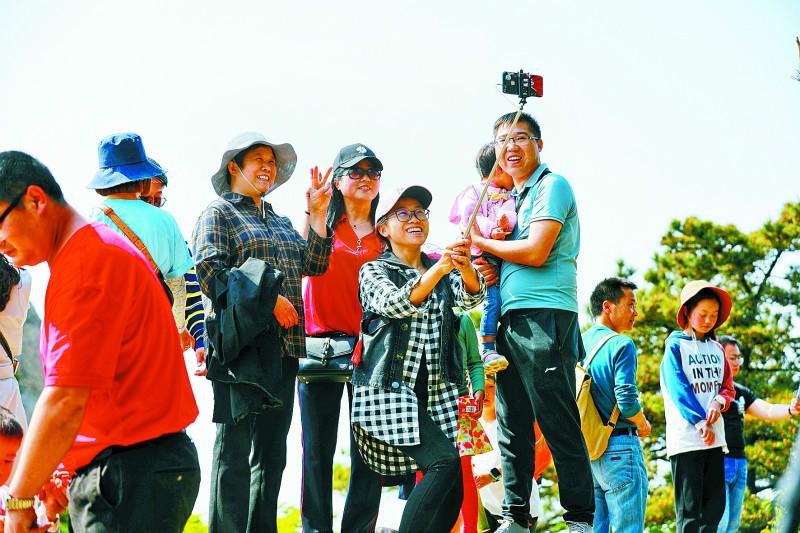 我市旅游市场迎来疫情以来首个客流高峰