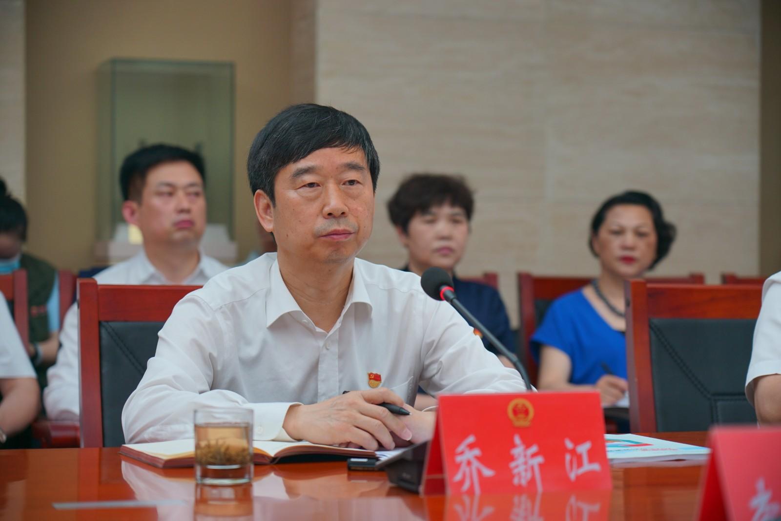 乔新江参加平桥区代表团审议