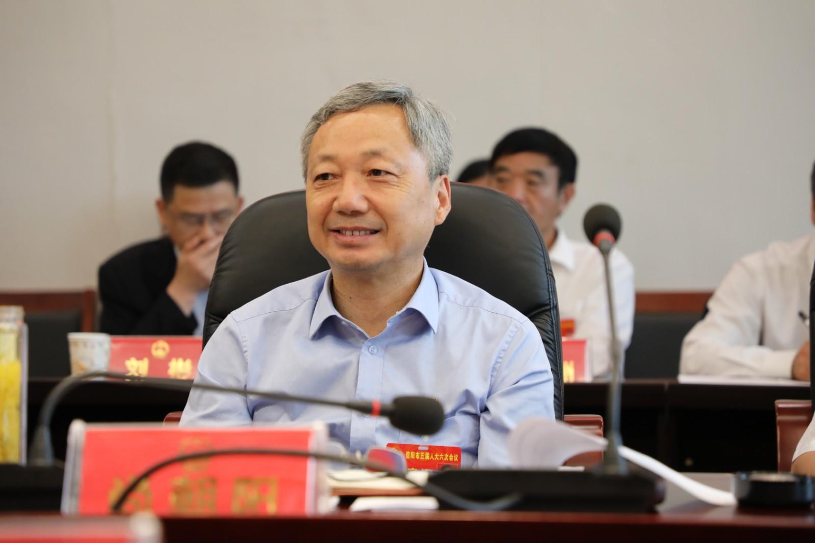 尚朝阳参加浉河区代表团审议