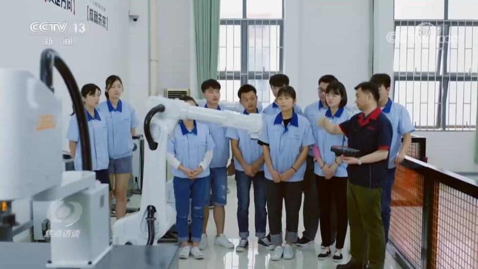 焦点访谈：奋斗 新的伟业 科教兴国 人才强国3.png