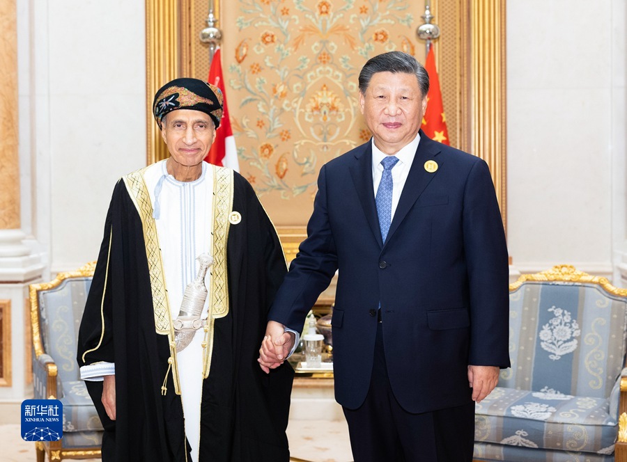 习近平会见阿曼内阁副首相法赫德亲王1.jpg