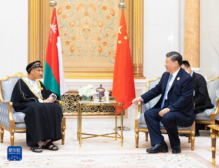 习近平会见阿曼内阁副首相法赫德亲王2.jpg