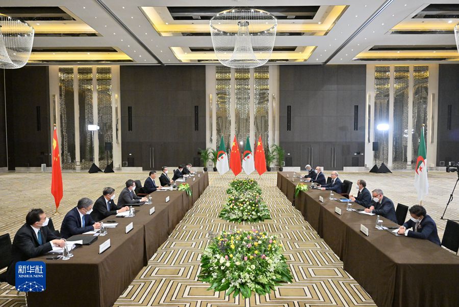 习近平会见阿尔及利亚总理阿卜杜拉赫曼2.jpg