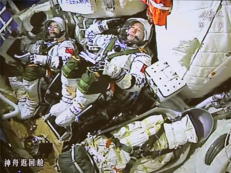 中国航天首位“75后”指令长，曾突然“消失”6年……3.jpg
