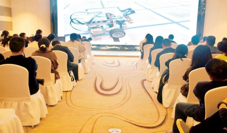 机器人1.jpg 机器人1.jpg