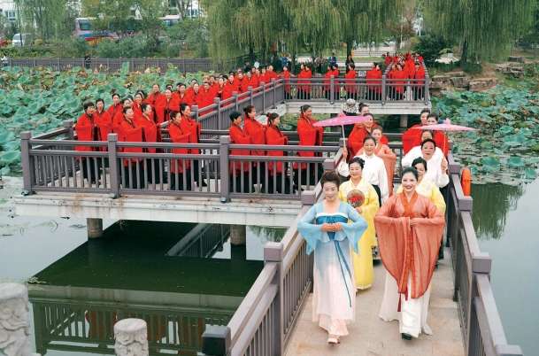 汉服.jpg 汉服.jpg