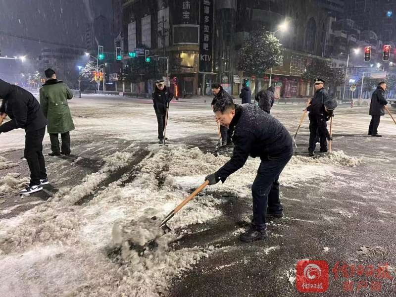 您所在的位置:>首頁>要聞>縣區> 2月2日夜,潢川縣迎來冰雨,大雪,低溫