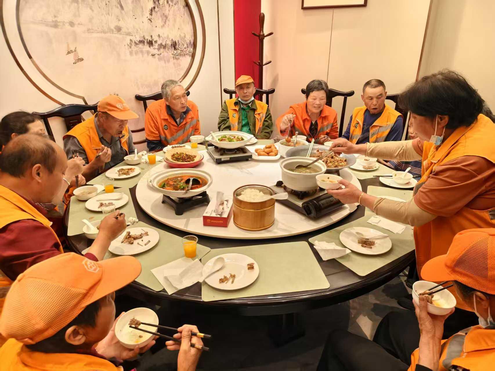 感恩午餐会 致敬“城市美容师”