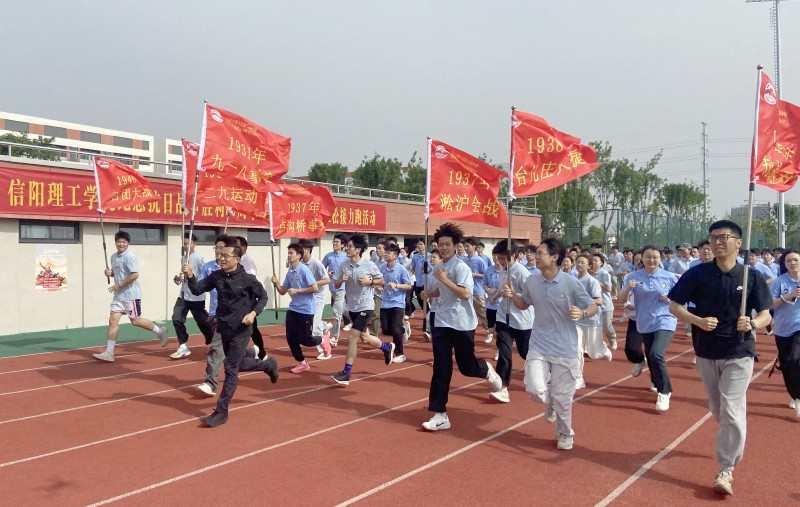 80！200！3000！信师大理工学院这场“红色接力跑”燃爆校园