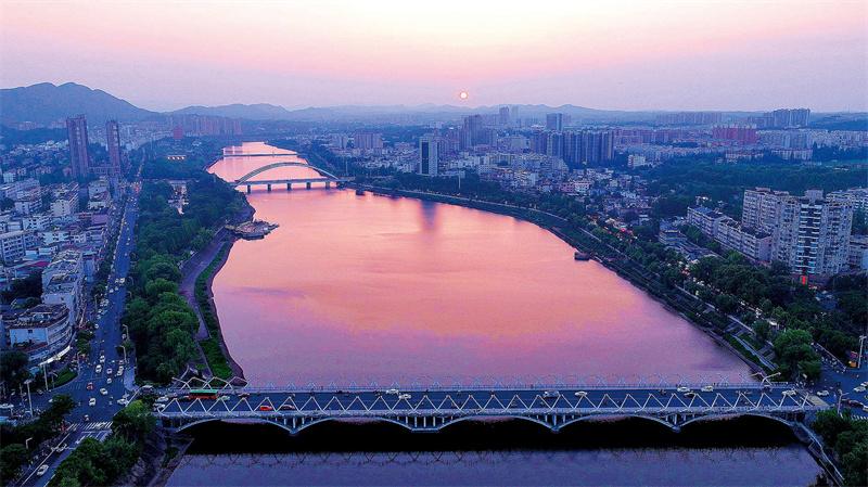 浉河夏夜：人间烟火入画来