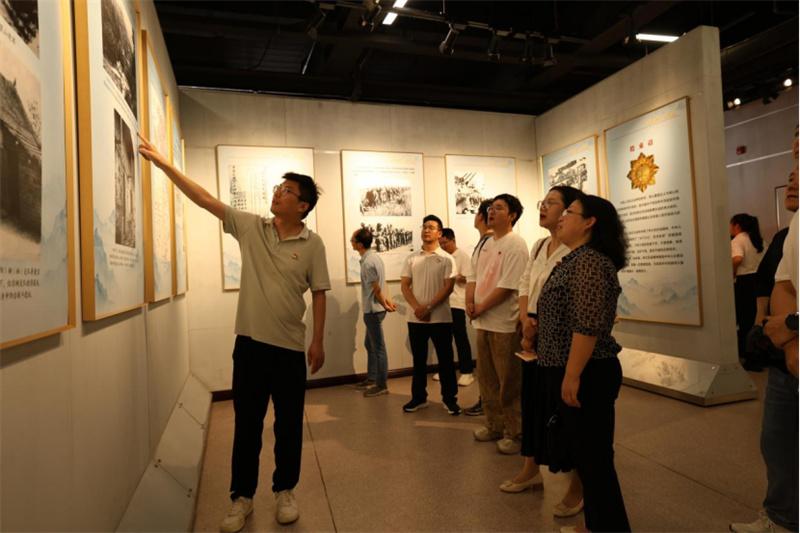 传承红色基因 感恩加压奋进 信阳日报社开展“七一”主题党日活动