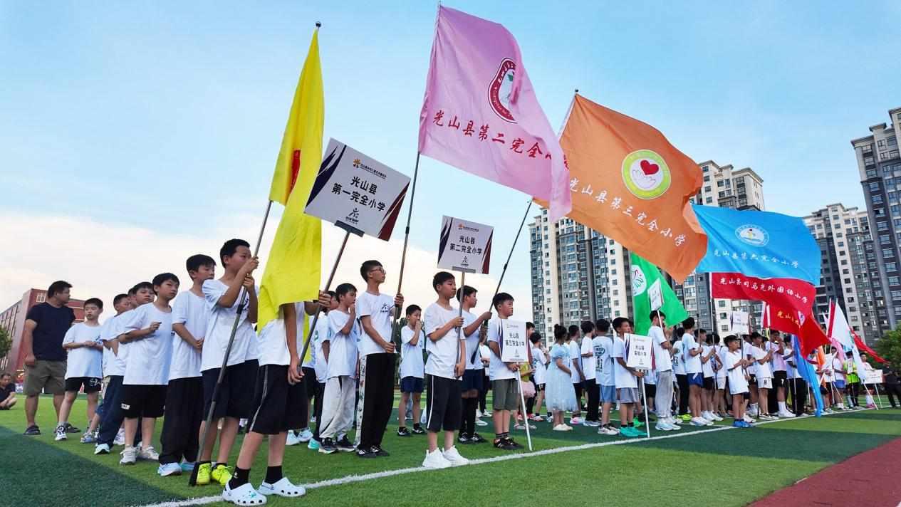 光山县第一届“县长杯”足球赛举行 慧泉中学包揽中小学组双冠