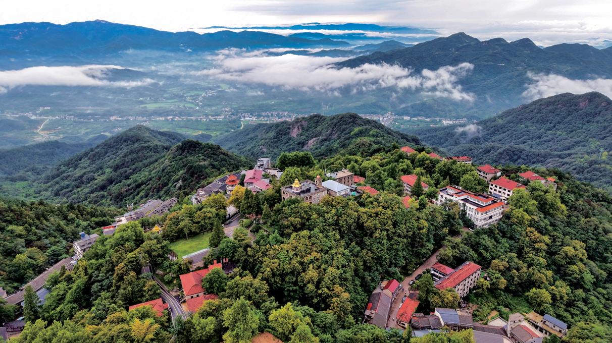 鸡公山：雨后“云中公园”如仙境