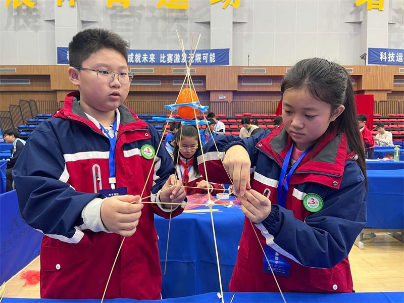 第二届信阳市青少年科技运动会启幕 800余名青少年同台竞技展科创活力