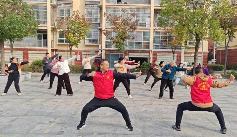 八段锦“练”出邻里情