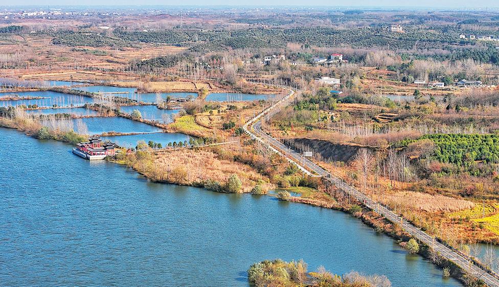 光山县龙山湖湿地绘就城市“绿肺”新画卷