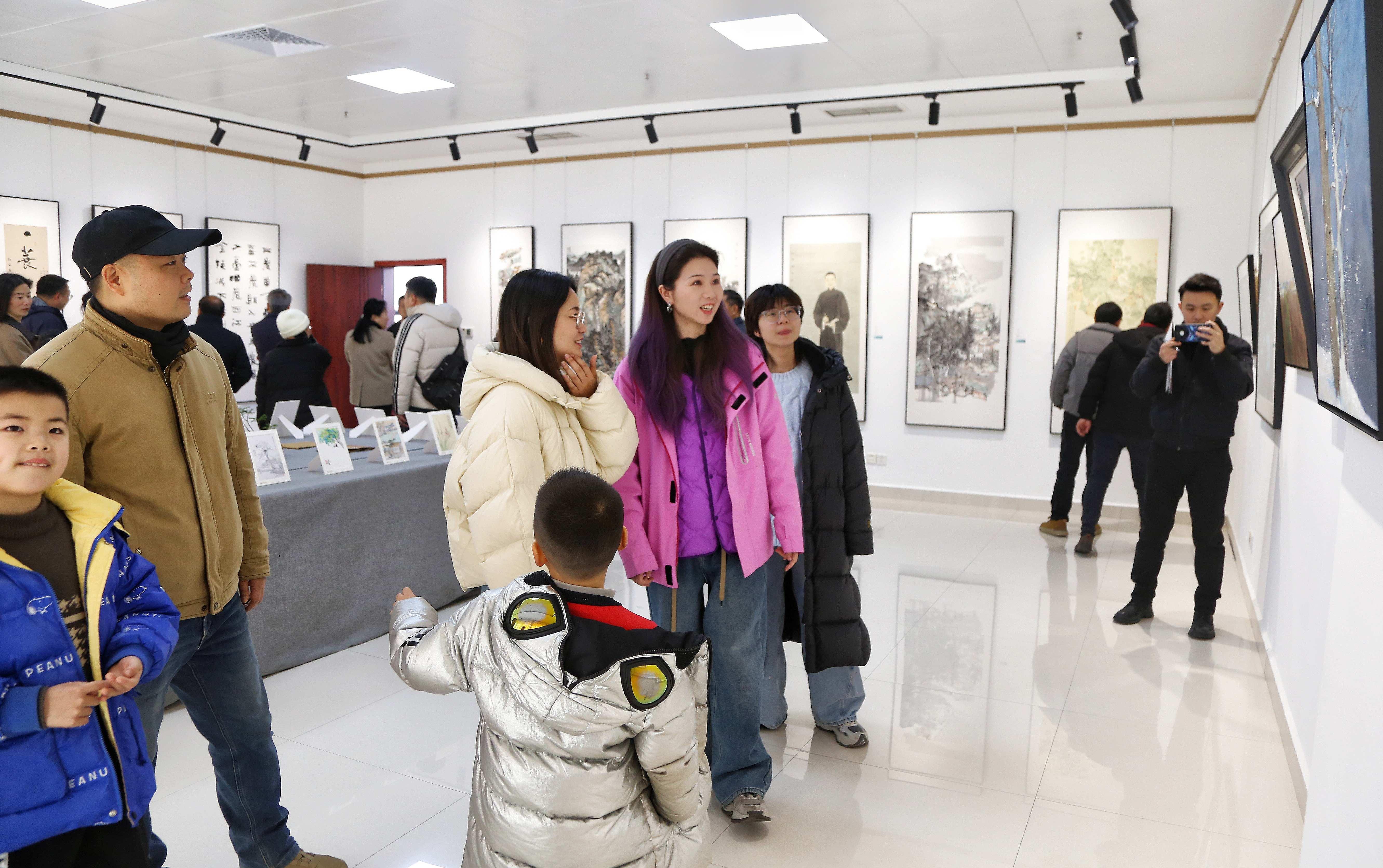 三代翰墨香满城 信阳市迎新春书画联展启幕