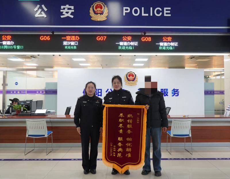 以服务结姐妹情 用真心架连心桥