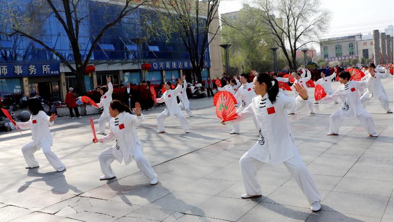 潢川县首届“国际太极拳日”分会场活动燃动春日