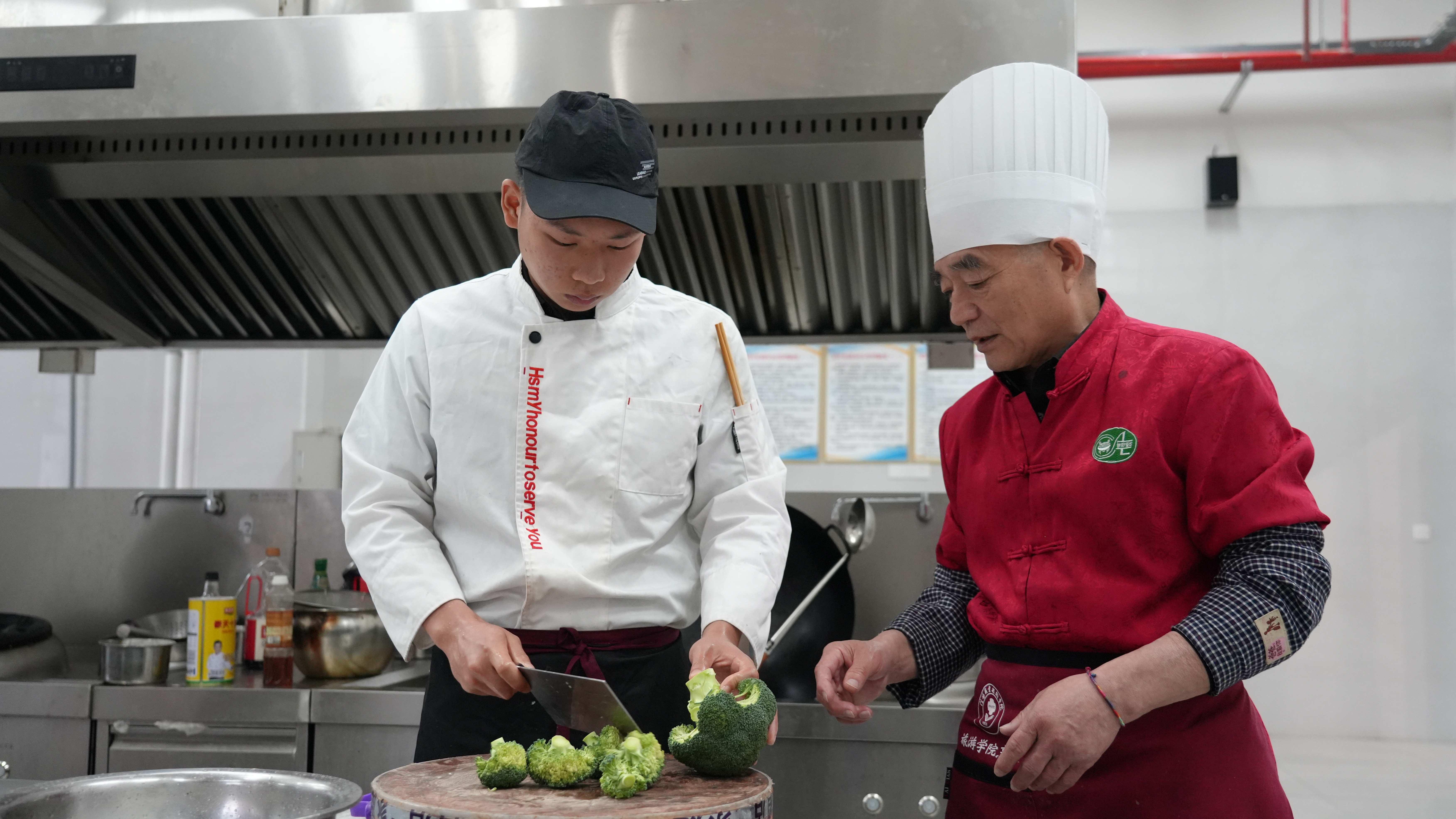 深化产教融合 助力创新发展 信阳技师学院启动“信阳菜文化与技艺”特色课程