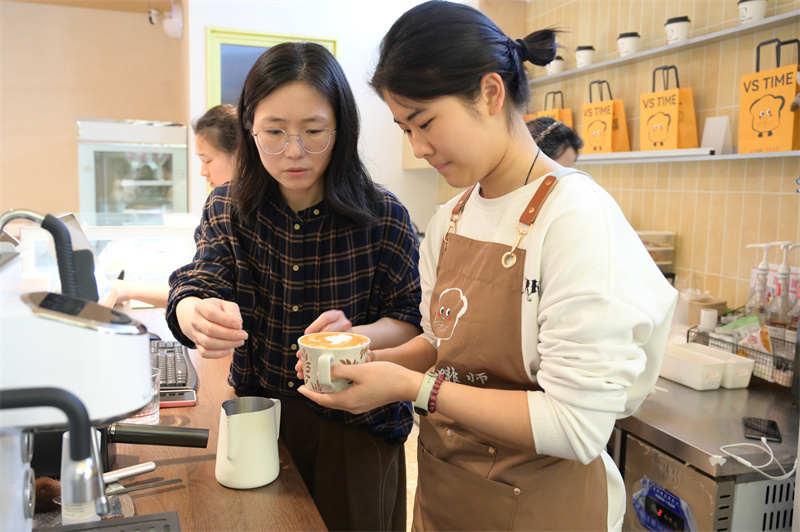 校门口那间愿意“等一等”的甜品店