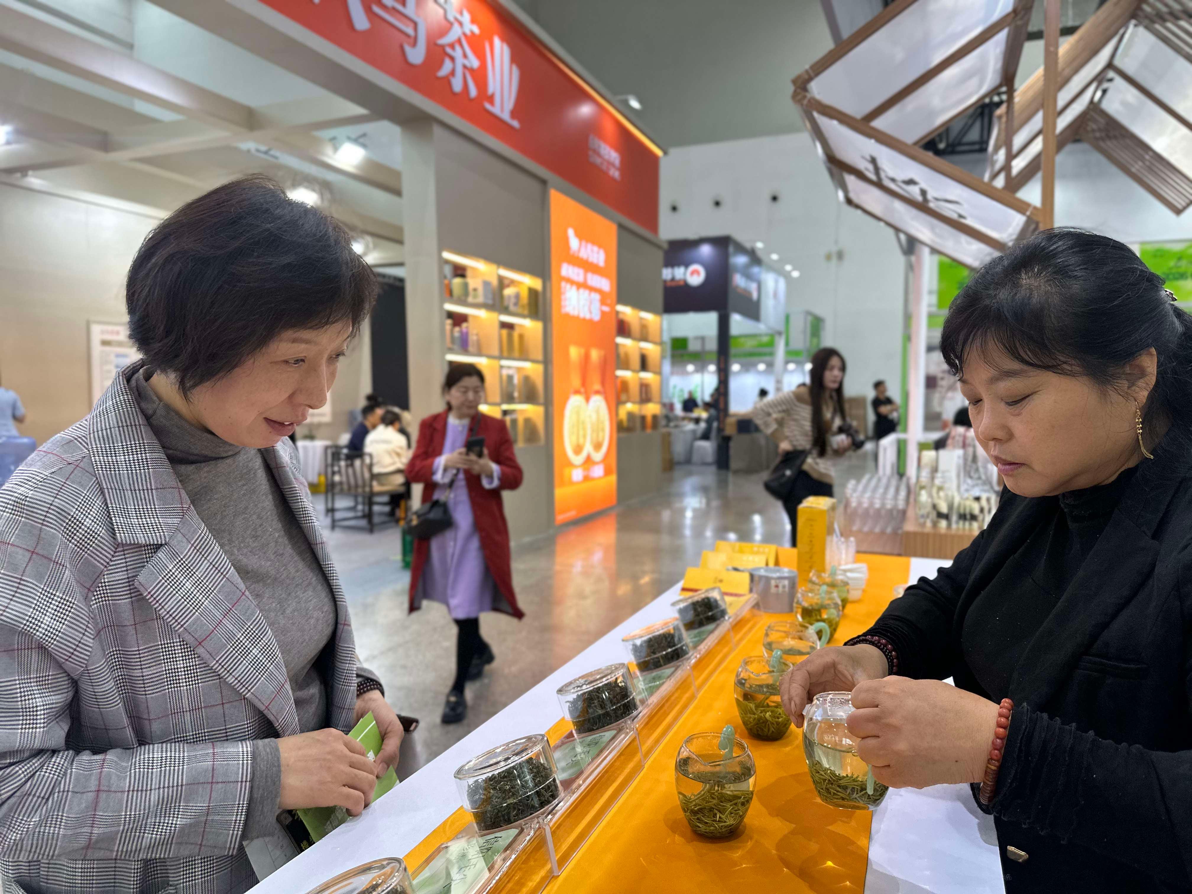 #春日来信 茶乡有约#  一场茶博会激活满城春