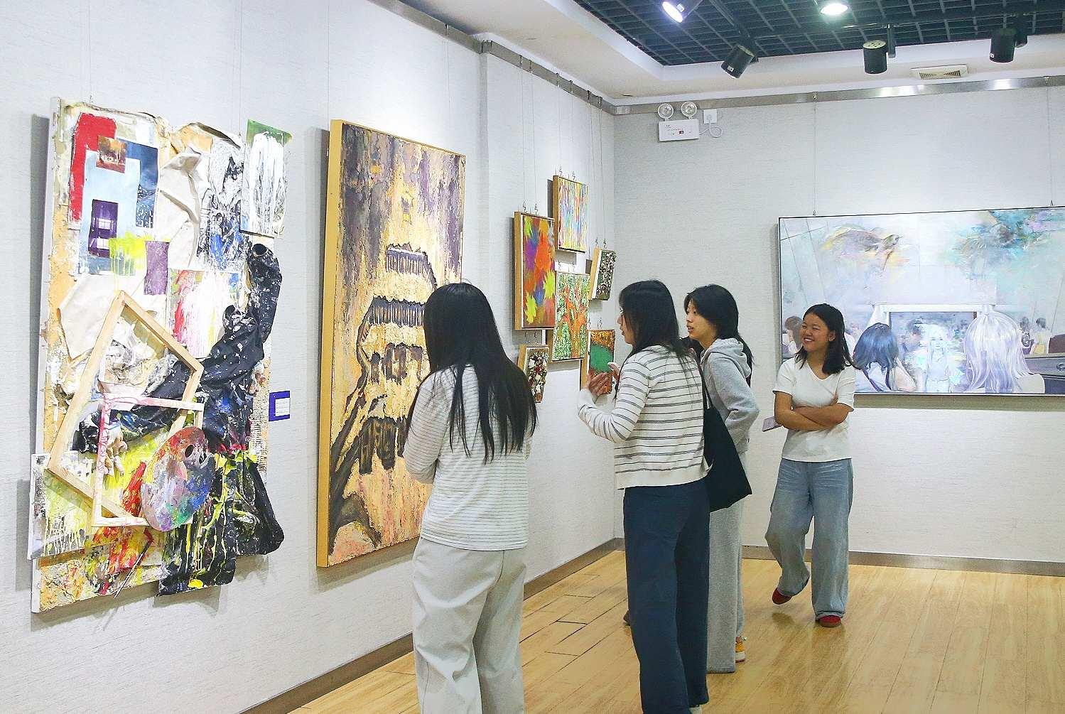 笔绘初心 艺启新程 信阳学院美术与设计学院2026届优秀毕业作品展开展