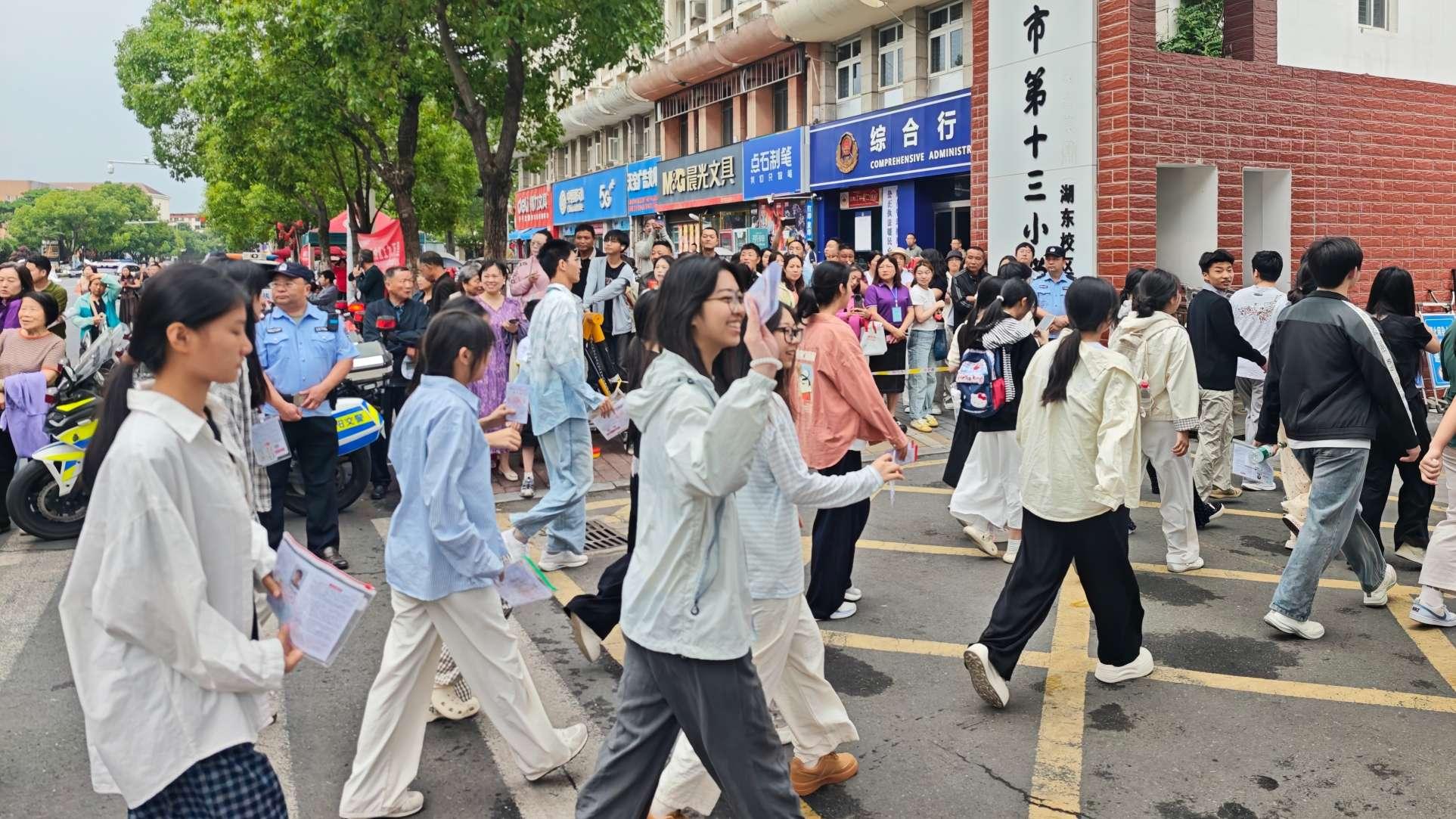 快讯！2026年高考开考！多图直击信阳考点现场→