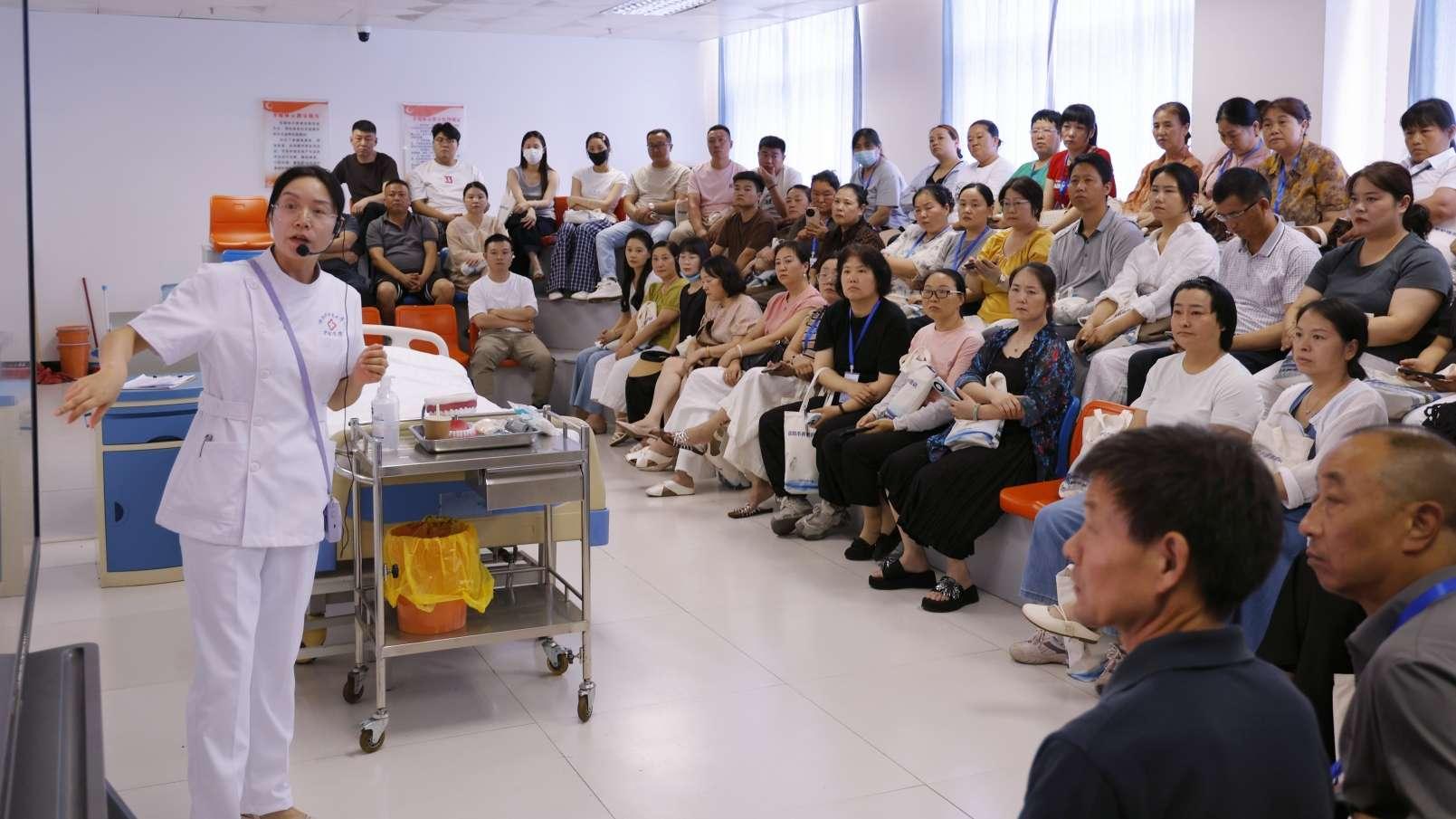 发挥专业优势 助力高质量发展 2026年信阳市养老护理员培训活动在信阳职业技术学院开班