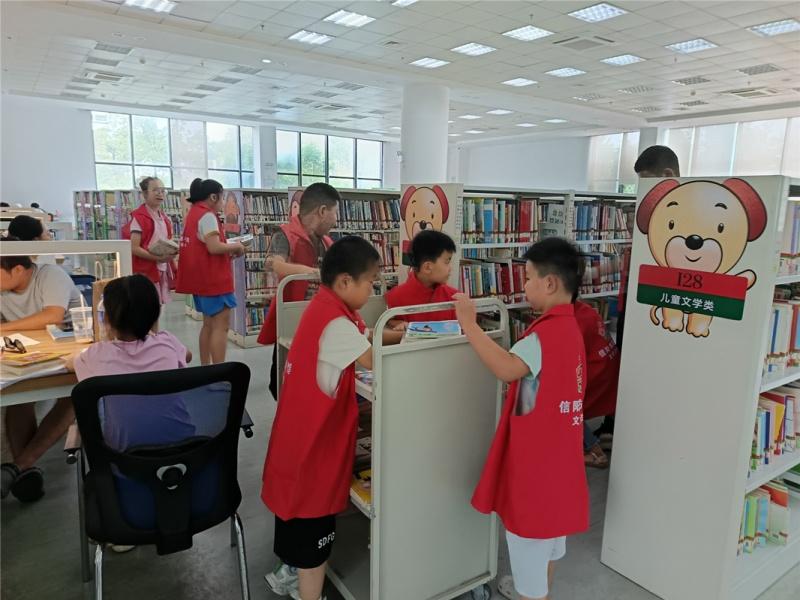 童心护书香 志愿伴成长——信阳市图书馆“小小图书管理员”暑期志愿服务风采录
