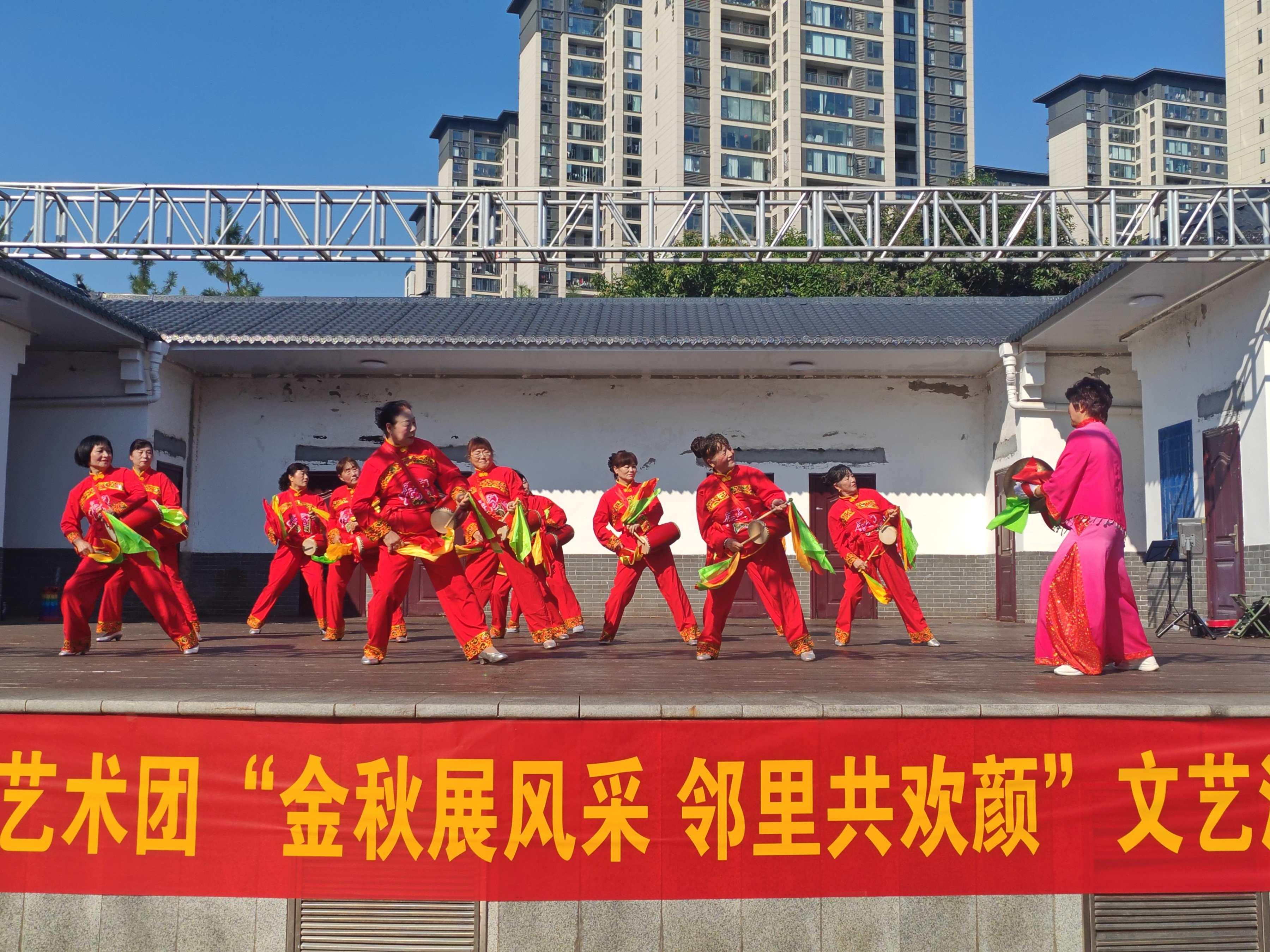 重阳敬老 情暖社区